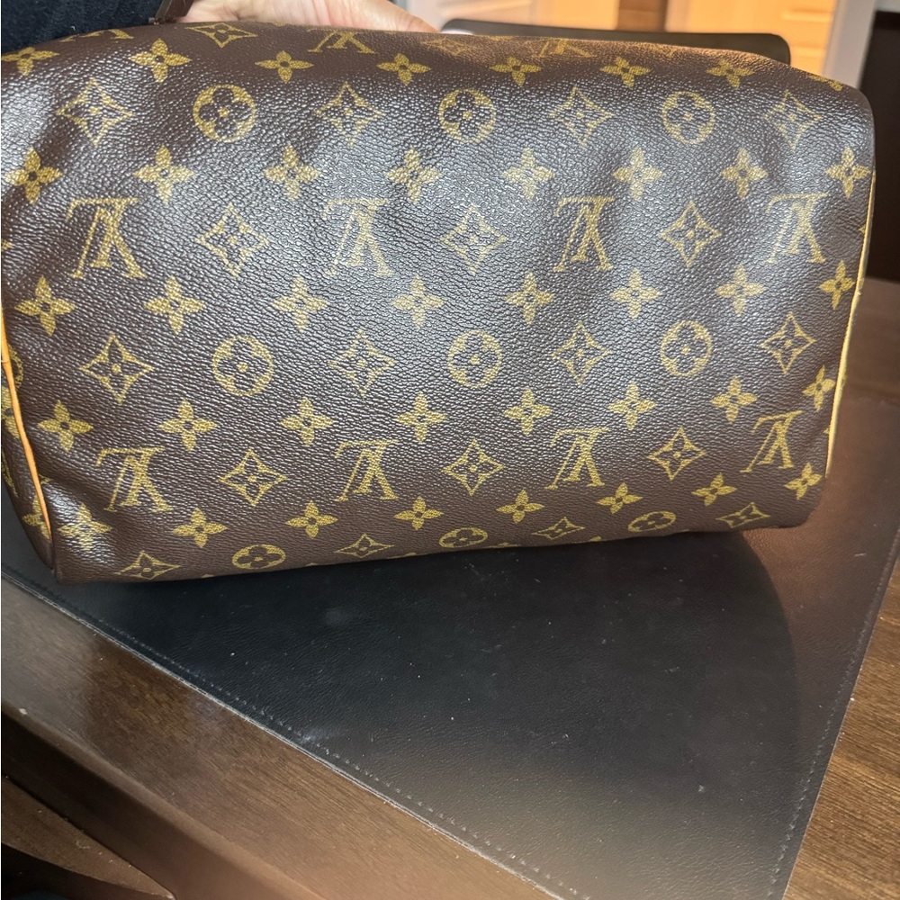 Louis Vuitton Brown Interior with Tan Trim - Picture 5 of 12